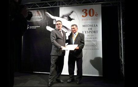 Josep Gispert amb la medalla de lesport Gironí 